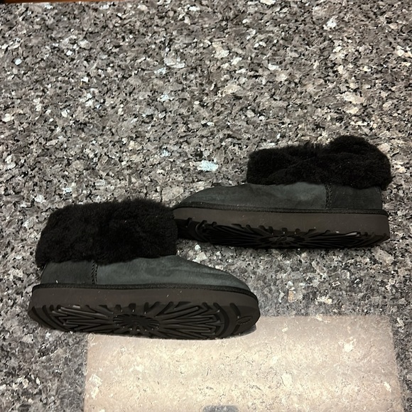 UGG Black Fur Fold Over Boots Size 5 - Picture 2 of 8